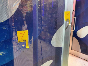 Esenyurt’ta tekel bayisine kurşun yağdırdılar