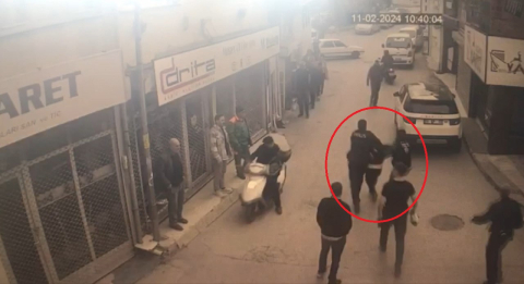 Bursa'da kıskanç eski eşe rehin aldı