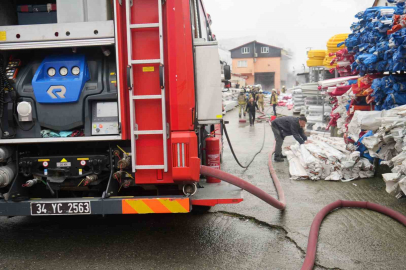 Arnavutköy’de plastik depolama ve üretim imalathanesinde yangın çıktı