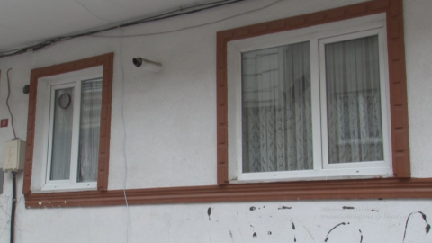 Eski eşinin camlarını parke taşı ile kırdı; o anlar kameraya yansıdı