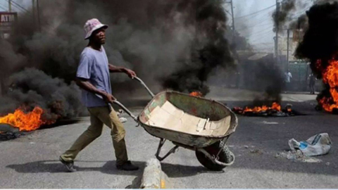 Minibüse silahlı saldırı: çok sayıda ölü ve yaralı var