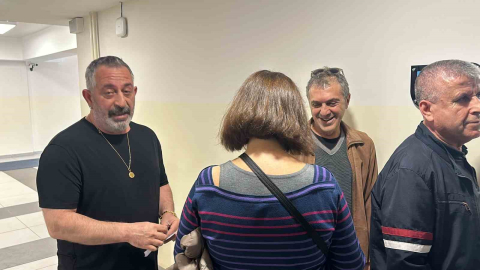 Cem Yılmaz oyunu kullandı, İHA muhabirine verdiği cevap kahkahaya boğdu: “Sizin esprilerinizi kim yazıyor”