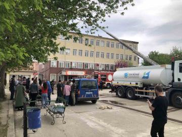 Tekirdağ’da okul çatısı alev alev yandı, öğrenciler tahliye edildi