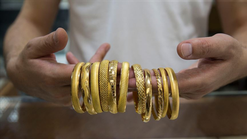 Altın fiyatları yükseldi: Bilezik almak isteyen artık kuyumculara değil işportacılara gidiyor