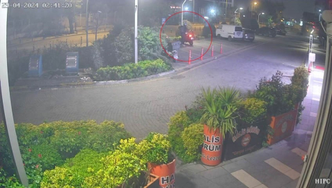 Küçükçekmece’de hırsızlar saniyeler içinde motosikletin kilidini kırıp çaldı