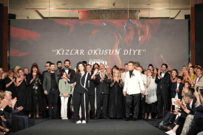 Kız çocuklarının okumasına dikkat çekmek için podyuma çıktılar