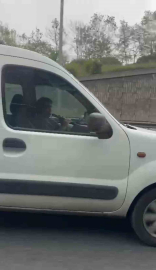 TEM Otoyolu’nda akıl almaz görüntü: Direksiyon başında “zurna” çaldı