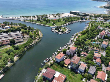 Küçükçekmece tekne mezarlığına döndü