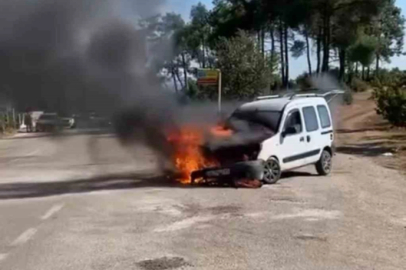 Bursa'da park halindeki hafif ticari araç alev alev yandı