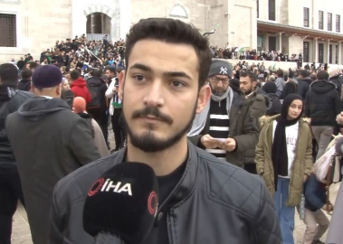 Suriye’de Esed rejiminin son bulması Fatih Camii’nde coşkuyla kutlanıyor