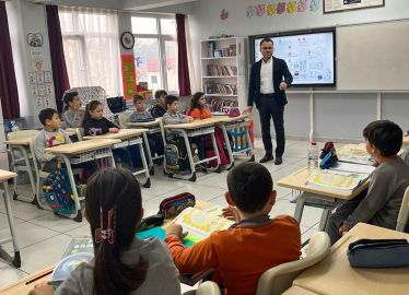 Akademisyen Faruk Yahşi, SUBÜ’lü öğrencilere akademisyenliği anlattı