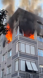 Bayrampaşa’da 4 katlı binada korkutan yangın: Alevlere itfaiye müdahale etti
