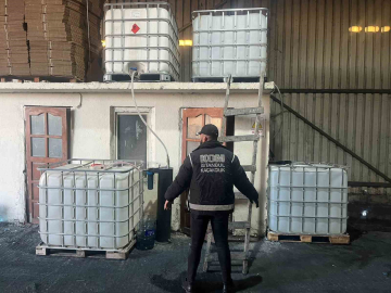 İstanbul’da ele geçirilen sahte içkiler sergilendi