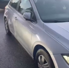 Beykoz’da emniyet şeridine giren sürücü yol vermeyen araca üç kez çarptı