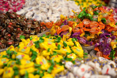 Pazar tezgahları bayram şekerleriyle renklendi