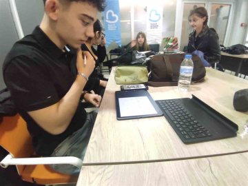 Balıkesir’de yetenekli gençler çizimleriyle büyüledi