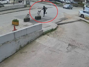 Bursa’da bir kişinin yaralandığı silahlı saldırı anı kamerada