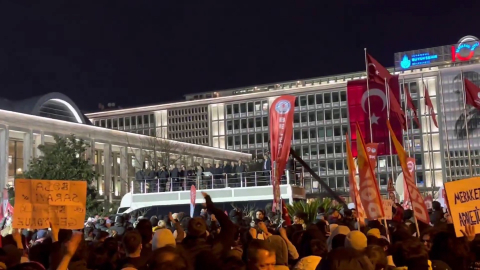 Saraçhane’de protestoculardan Özgür Özel’e tepki