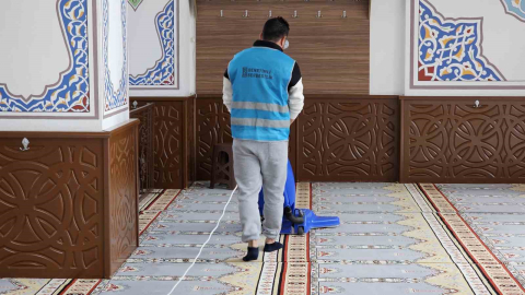 Bandırma’daki camileri yükümlüler temizledi