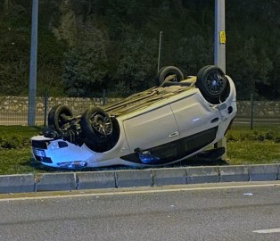 Bursa’da takla atan otomobildeki 2 kişi yaralandı