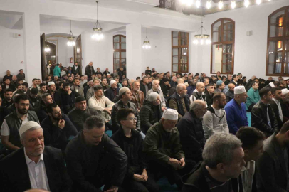 Sakarya’da Kadir Gecesi’nde vatandaşlar camilere akın etti