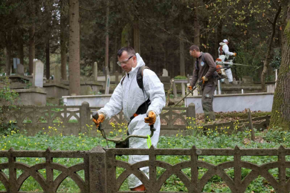 Mezarlıklar bayrama hazırlanıyor