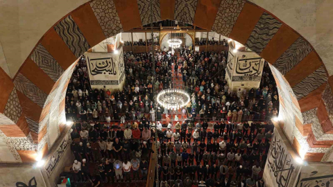 Edirne’de Sakal-ı Şerif’i görmek için yüzlerce vatandaş Ulu Camii’ne akın etti