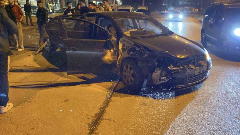 Ehliyetsiz sürücü dehşet saçtı: 4 araca çarparak durdu