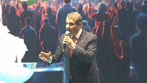 Esenler Belediye Başkanı M. Tevfik Göksu, Kadir Gecesi’nde "10 Bin Hatim, 100 Bin Dua" programında konuştu