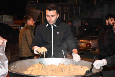 Osmanlı devletinin kurulduğu topraklar olan Söğütte 700 yıllık ’Kadir Pilavı’ geleneği yaşatıldı
