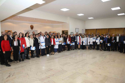 Başarılı akademisyenler ödüllendirildi