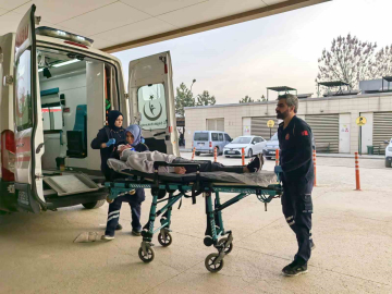 Otomobil kamyonete çarptı: 1 yaralı