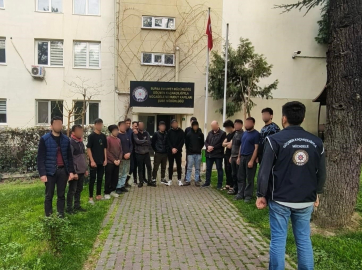 Bursa’da kaçak göçmenleri çalıştırdığı tespit edilen 2 şüpheli yakalandı