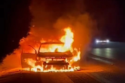 Araçta çıkan yangın ormana sıçradı