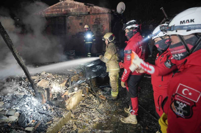 Bursa’da 18 ahşap ev alev alev yandı