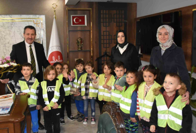 Minik öğrencilerden anlamlı bağış