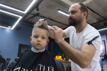 Vatandaşları bayrama hazırlıyorlar: Erken saatlerde açılan dükkanlar sahurda kapanıyor