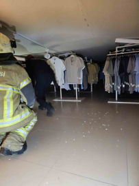 Giyim mağazasının tavanı çöktü