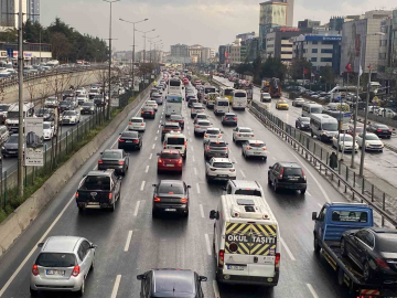 Anadolu Yakası’nda haftanın son iş gününde trafik yoğunluğu yaşandı