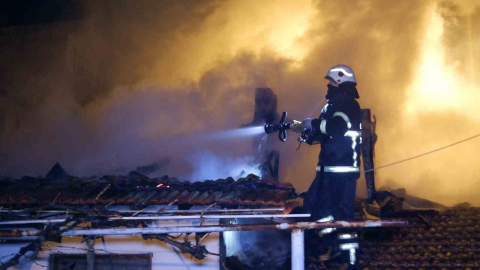 Edirne’de 2 müstakil ev alev alev yandı, dumanlar gökyüzünü kapladı