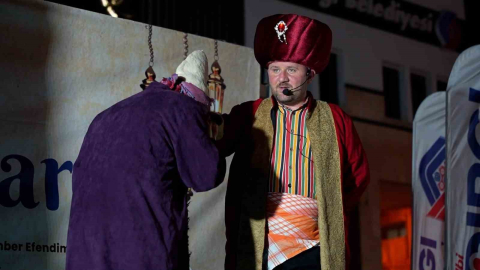 21 yıldır aşkla Karagöz Hacivat’ı yaşatıyor