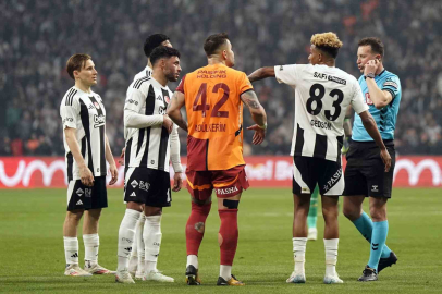 Przemyslaw Frankowski kırmızı kart gördü