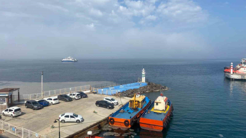 Sis etkisini yitirdi, Çanakkale Boğazı’nda feribot seferleri tekrar başladı