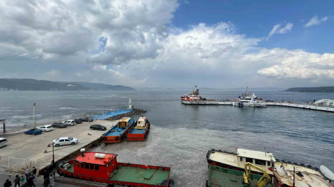Çanakkale Boğazı sisin etkisini yitirmesiyle transit gemi geçişlerine açıldı