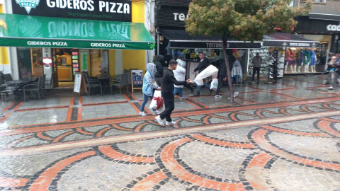 Edirne’de sağanak sonrası dolu yağdı