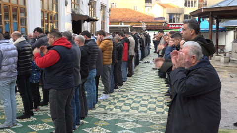 Kırklareli’nde Ramazan Bayramı’nda vatandaşlar camilere akın etti