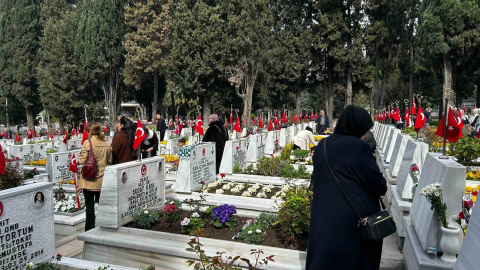 Edirnekapı Şehitliği’nde buruk bayram