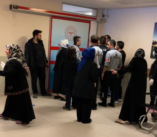 3 yaşındaki çocuk merdiven boşluğuna düşerek ağır yaralandı