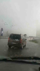 Bursa’da dolu yağışı sürücülere zor anlar yaşattı