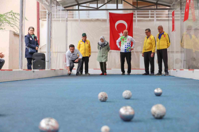 Huzurevi sakinleri bocce oyunu ile yeteneklerini sergiledi